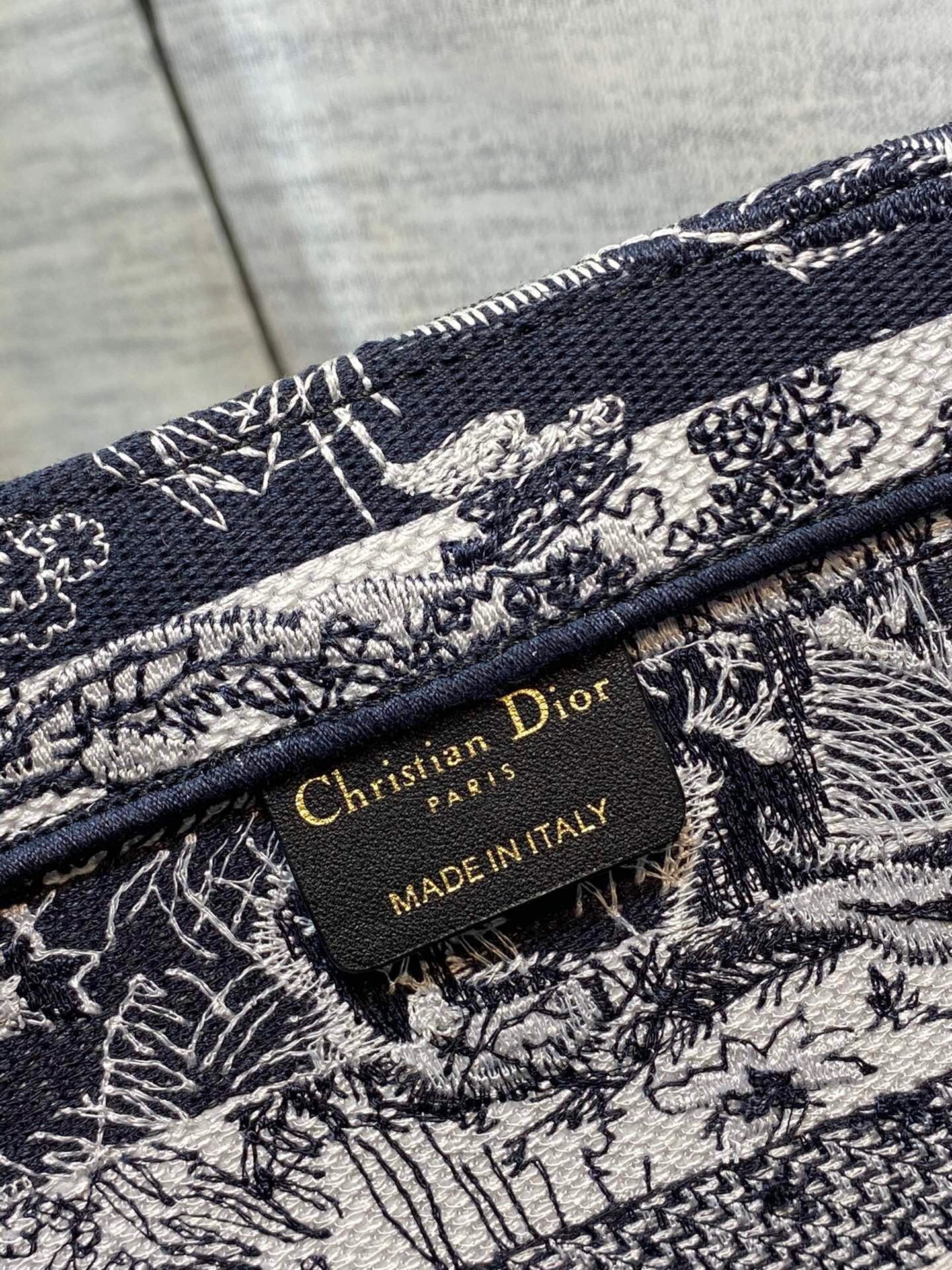 DOR MEDIUM BOOK TOTE NAVY BLUE TOILE DE JOUY STRIPES EMBROIDERY 36CM M1296ZRLP M928