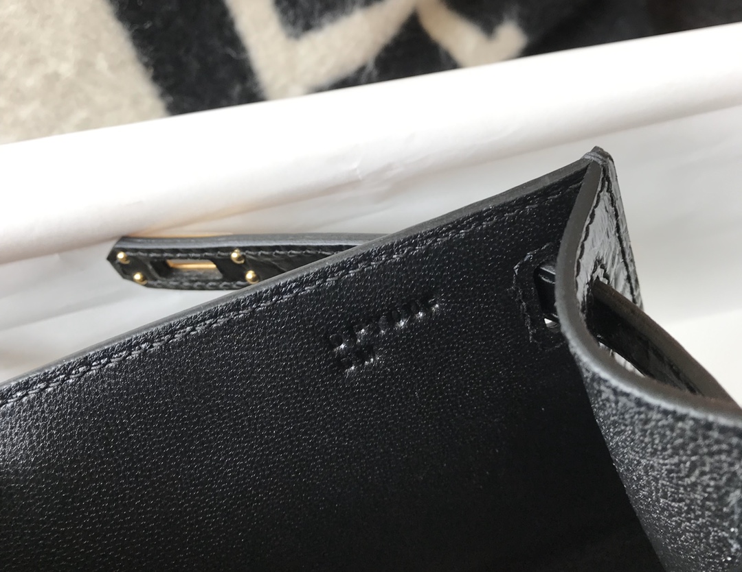 HM MINI KELLY POCHETTE CROCODILE GOLD TONED HARDWARE BLACK 22CM