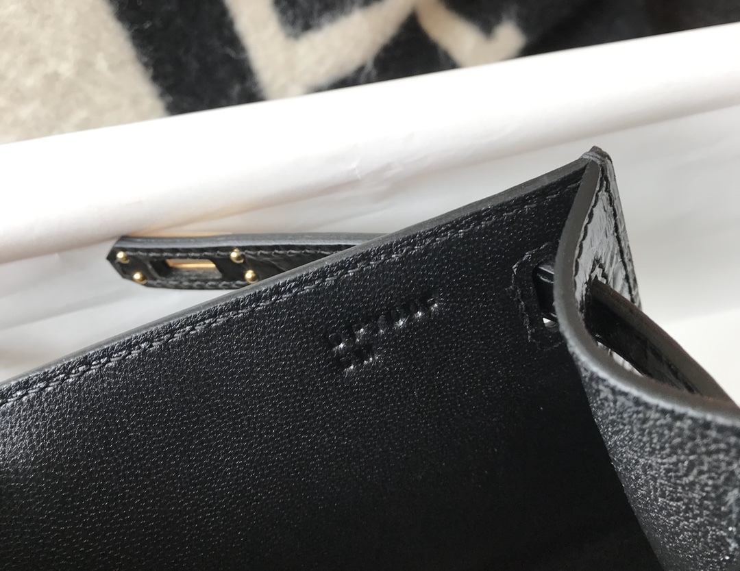 HM MINI KELLY POCHETTE CROCODILE GOLD TONED HARDWARE BLACK 22CM