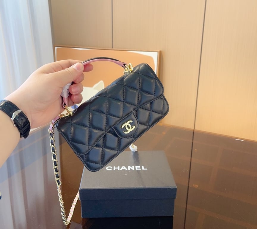 CHL MINI FLAP BAG WITH TOP HANDLE 19CM BLACK AS2431