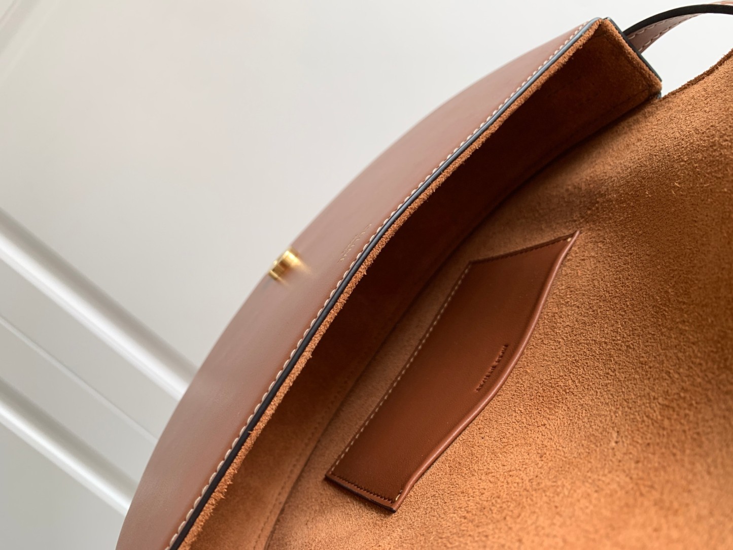 CE BESACE CUIR TRIOMPHE IN SMOOTH CALFSKIN TAN 111233DU304LU