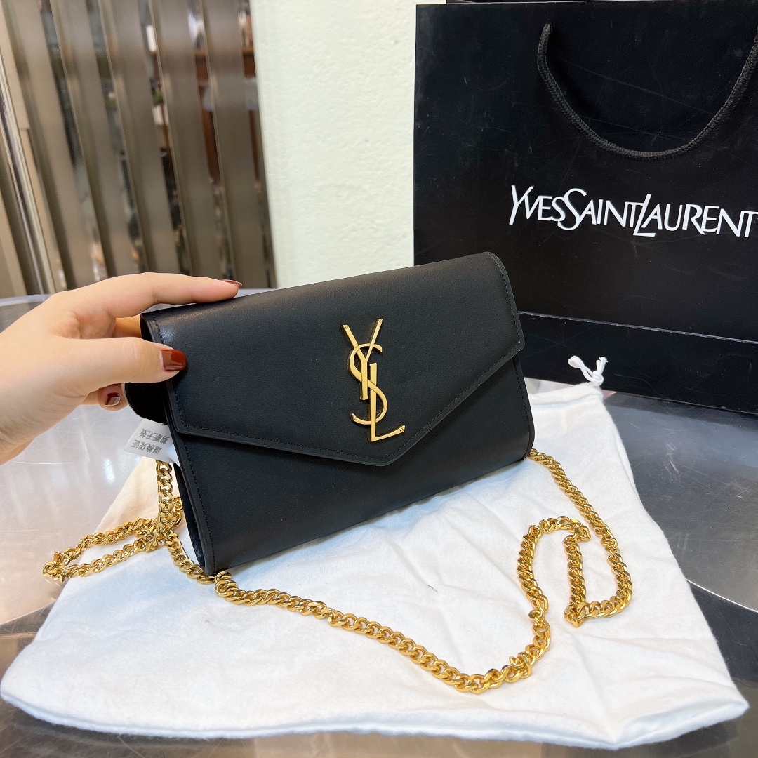 YSL UPTOWN CHAIN WALLET IN GRAIN DE POUDRE EMBOSSED BLACK 19CM 6077881GF0J1000