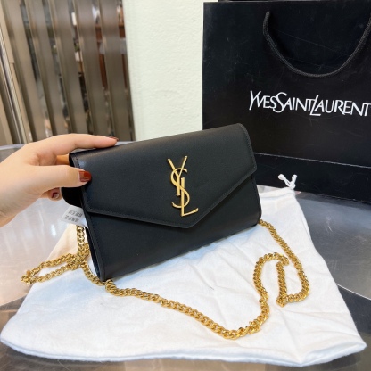 YSL UPTOWN CHAIN WALLET IN GRAIN DE POUDRE EMBOSSED BLACK 19CM 6077881GF0J1000