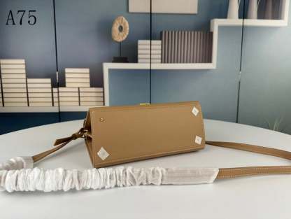 SAINT LAURENT CASSANDRA MEDIUM TOP HANDLE IN GRAIN DE POUDRE EMBOSSED DARK BEIGE 24CM