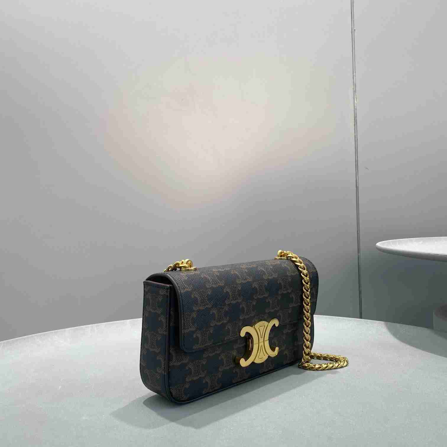 CE CHAIN SHOULDER BAG TRIOMPHE IN TRIOMPHE CANVAS TAN 197992DQW04LU