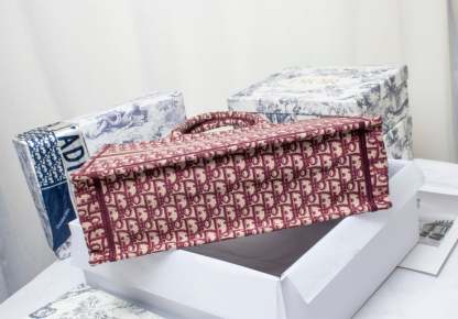 DIR LARGE BOOK TOTE OBLIQUE EMBROIDERY RED 42CM