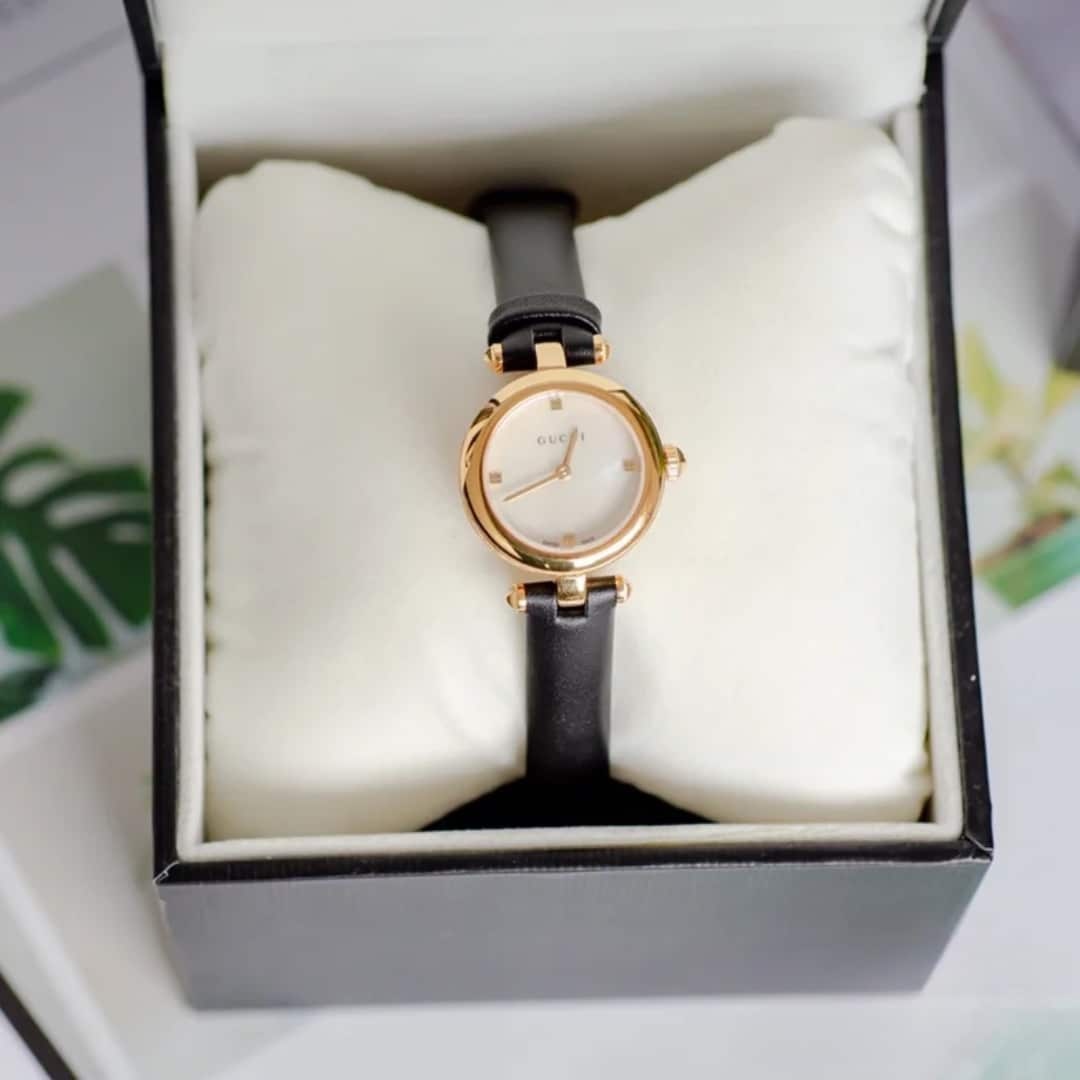 GUCCI DIAMANTISSIMA STEEL WATCH WITH BLACK LEATHER STRAP 27MM YA141505