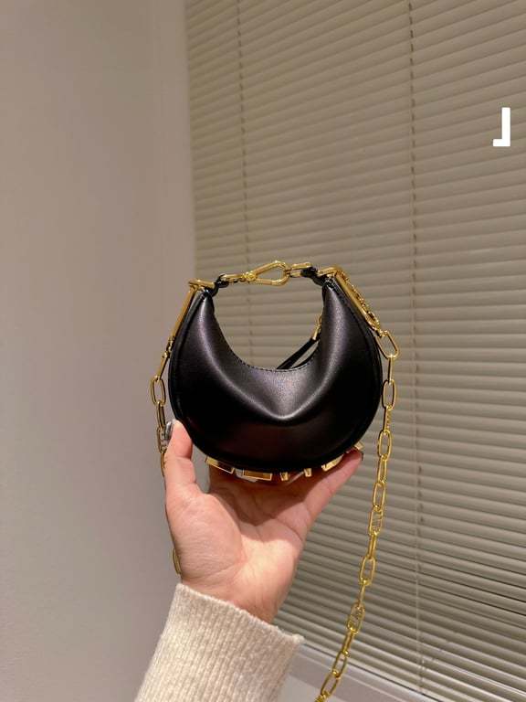 FD NANO GRAPHY BLACK LEATHER CHARM 19CM