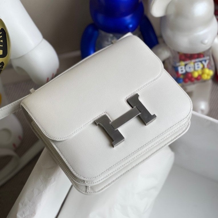 HM CONSTANCE SWIFT WHITE SILVER HARDWARE 18CM