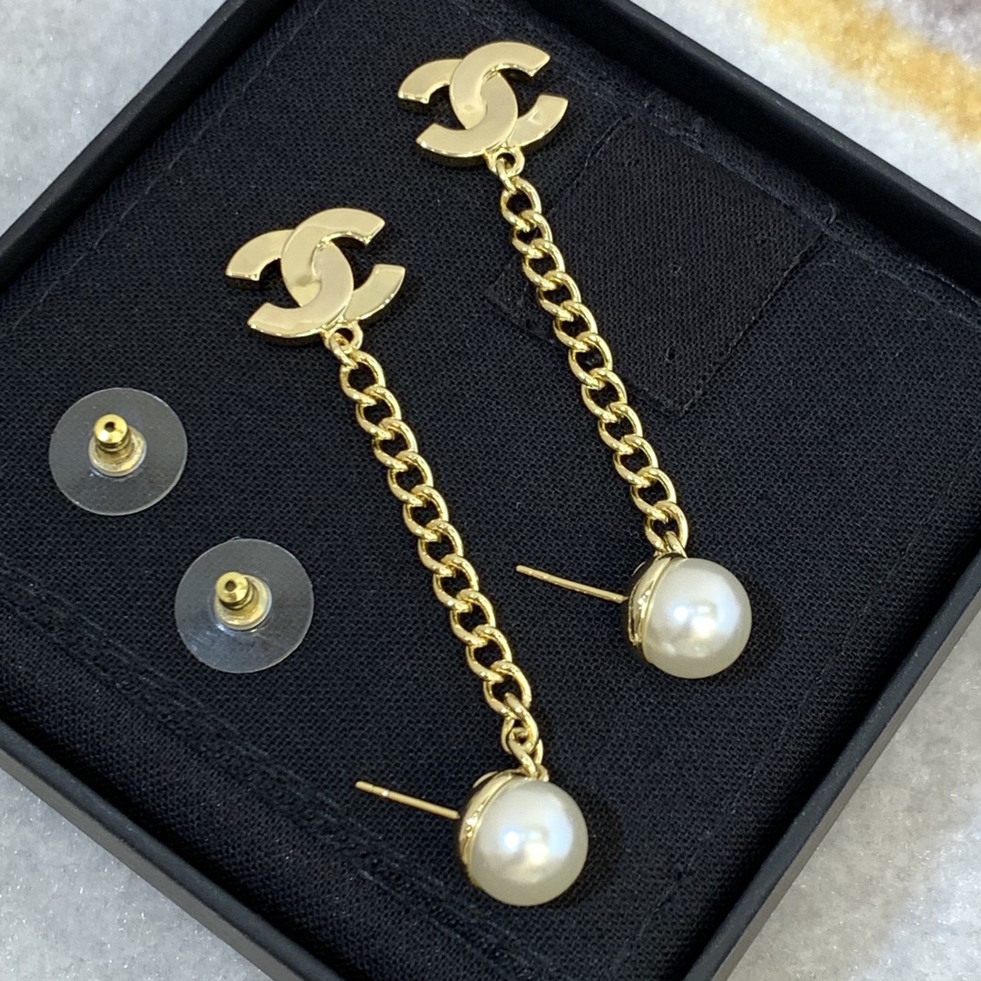 CC CC GOLD EARRINGS