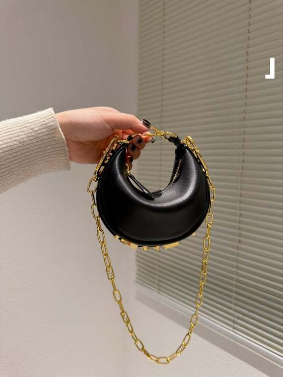 FD NANO GRAPHY BLACK LEATHER CHARM 19CM