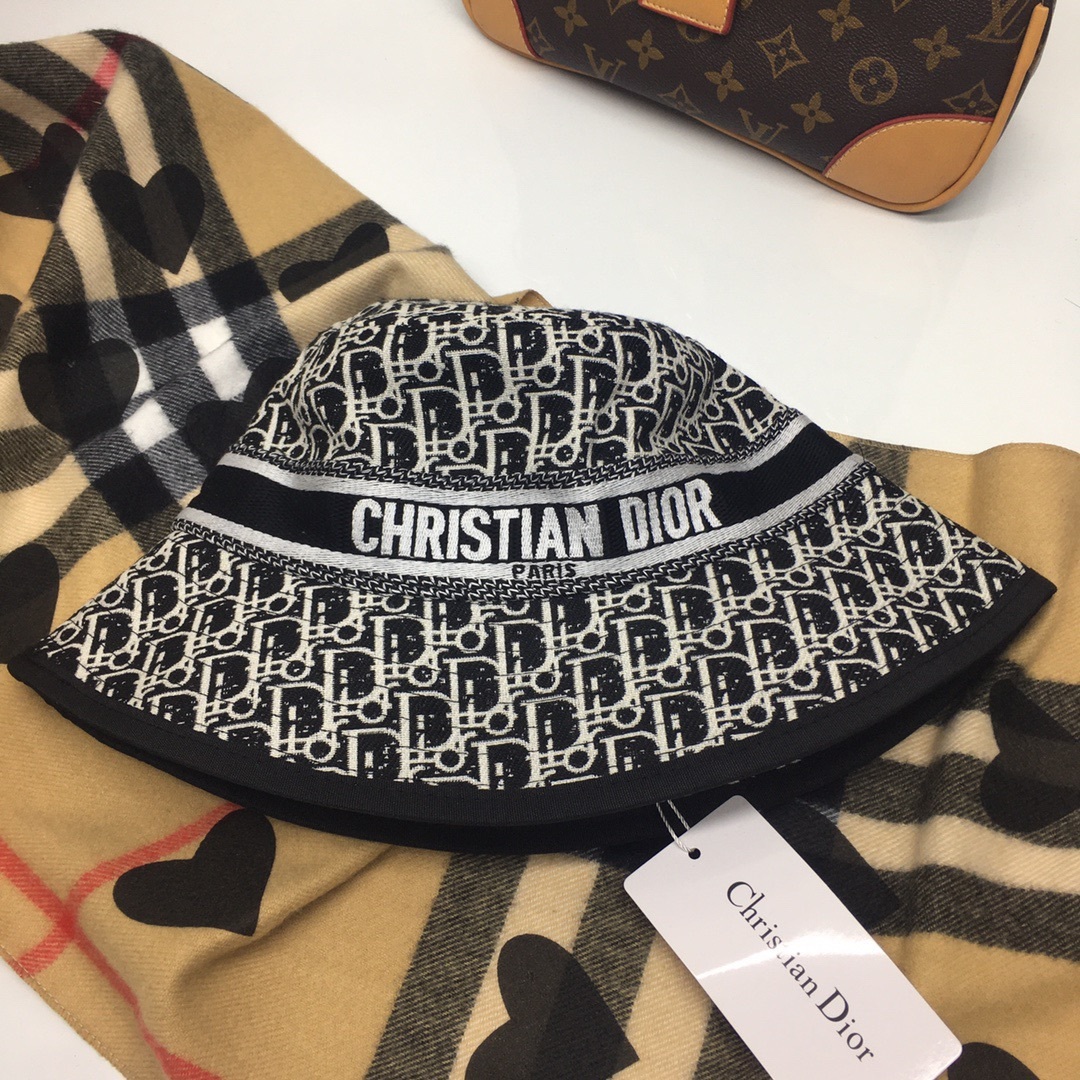 DOR OBLIQUE BUCKET HAT BLACK