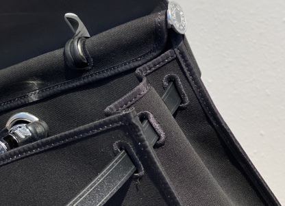 HM HERBAG ZIP 31 BAG PALLADIUM HARDWARE BLACK 31CM