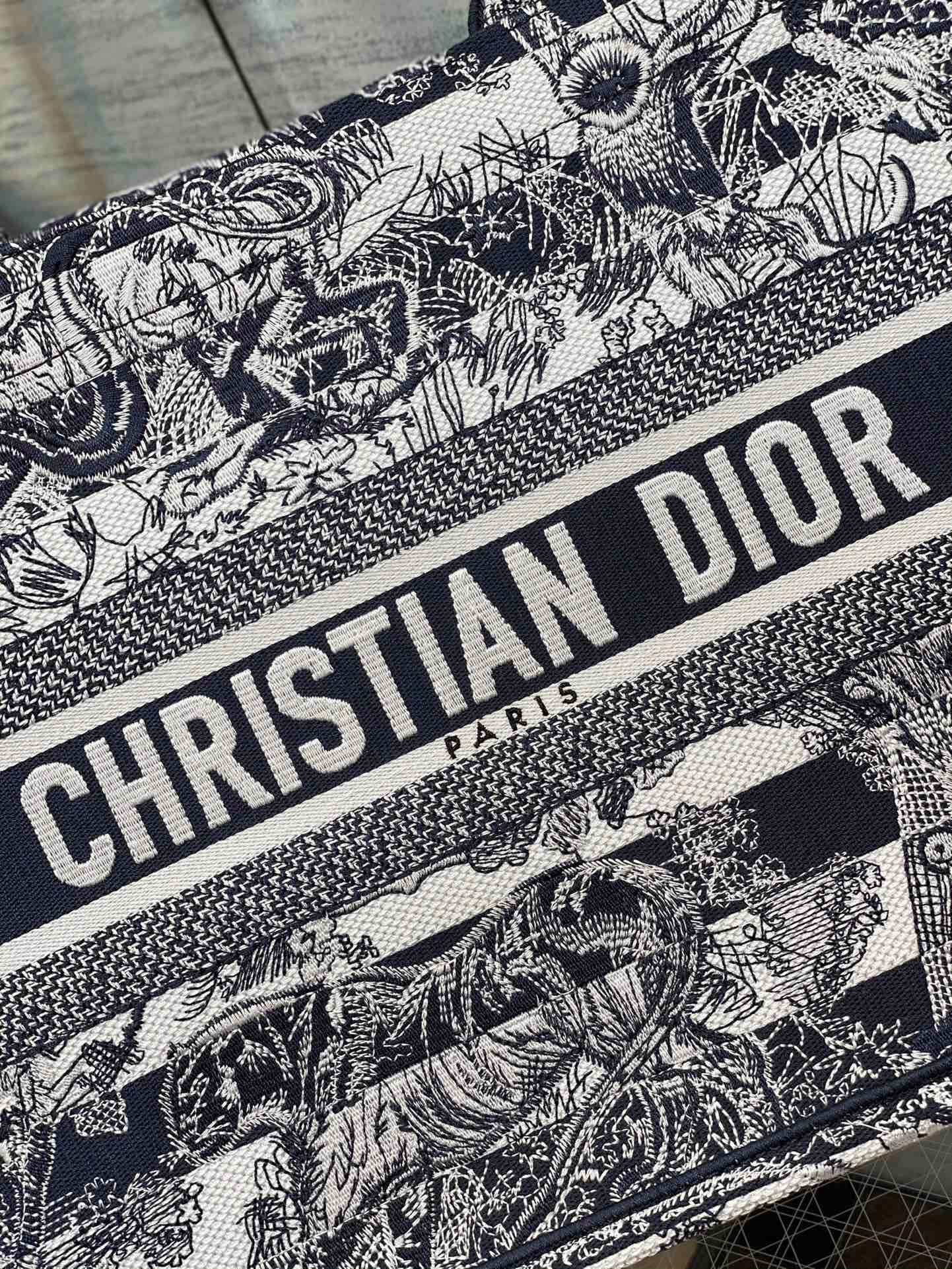 DOR MEDIUM BOOK TOTE NAVY BLUE TOILE DE JOUY STRIPES EMBROIDERY 36CM M1296ZRLP M928