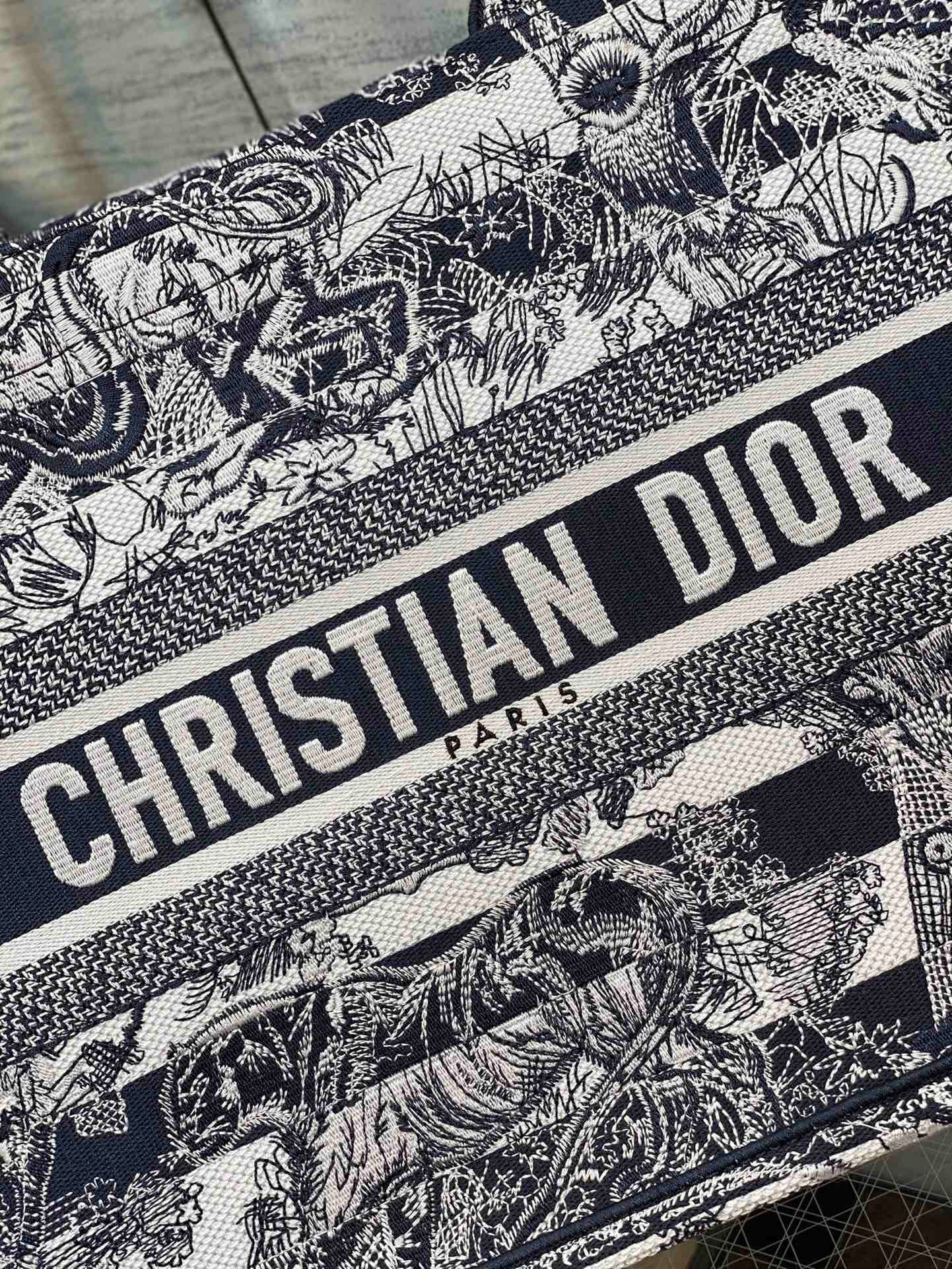 DOR MEDIUM BOOK TOTE NAVY BLUE TOILE DE JOUY STRIPES EMBROIDERY 36CM M1296ZRLP M928