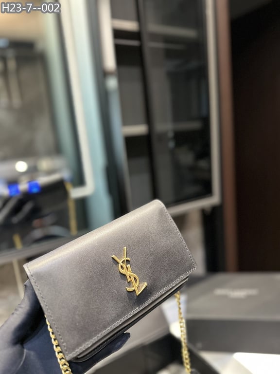 SAINT LAURENT UPTOWN YSL PLAQUE GRAINED LEATHER 18CM