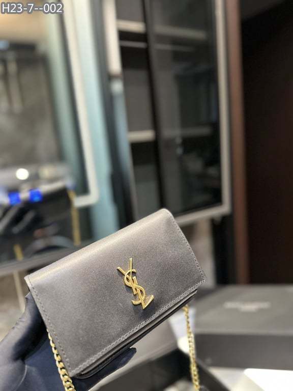 SAINT LAURENT UPTOWN YSL PLAQUE GRAINED LEATHER 18CM