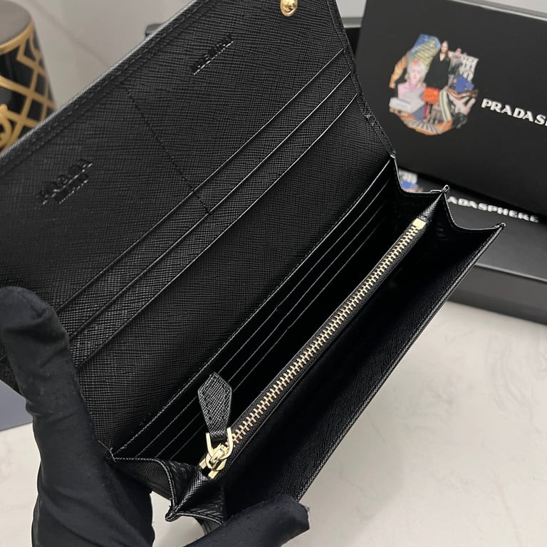 PR SAFFIANO LUX LEATHER FLAP CONTINENTAL BLACK WALLET 19CM