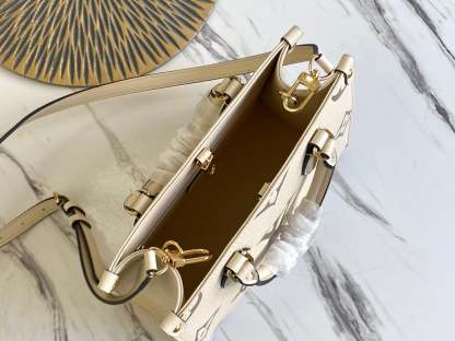 LUV EMPREINTE ONTHEGO PM WHITE 25CM M45654