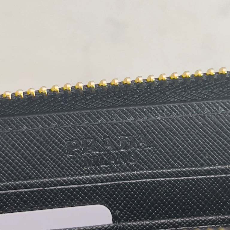 PR LARGE SAFFIANO TRIANGLE ZIP AROUND LONG WALLET BLACK 19CM 1ML506 QHH F0002