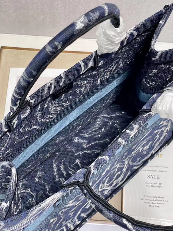 DIR LARGE BOOK TOTE BLUE ROSES EMBROIDERY 42CM M1286ZRVG M928