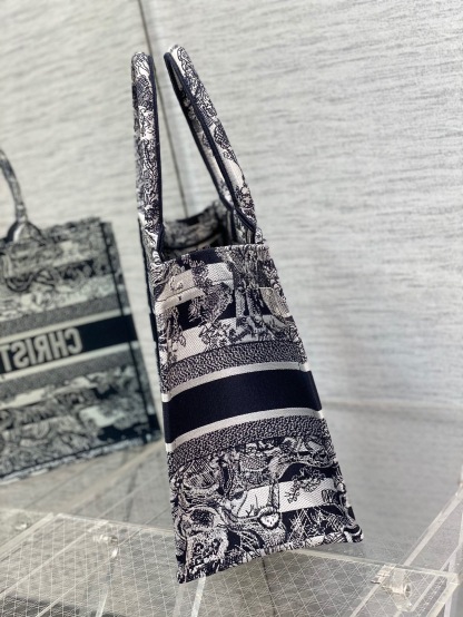DOR MEDIUM BOOK TOTE NAVY BLUE TOILE DE JOUY STRIPES EMBROIDERY 36CM M1296ZRLP M928