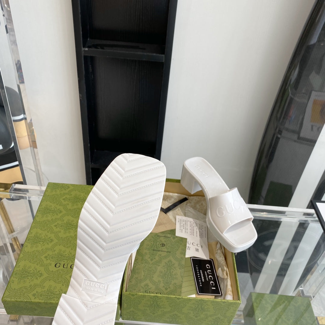 SANDAL GG WOMEN'S RUBBER SLIDE SANDAL WHITE 624730 J8700 9022