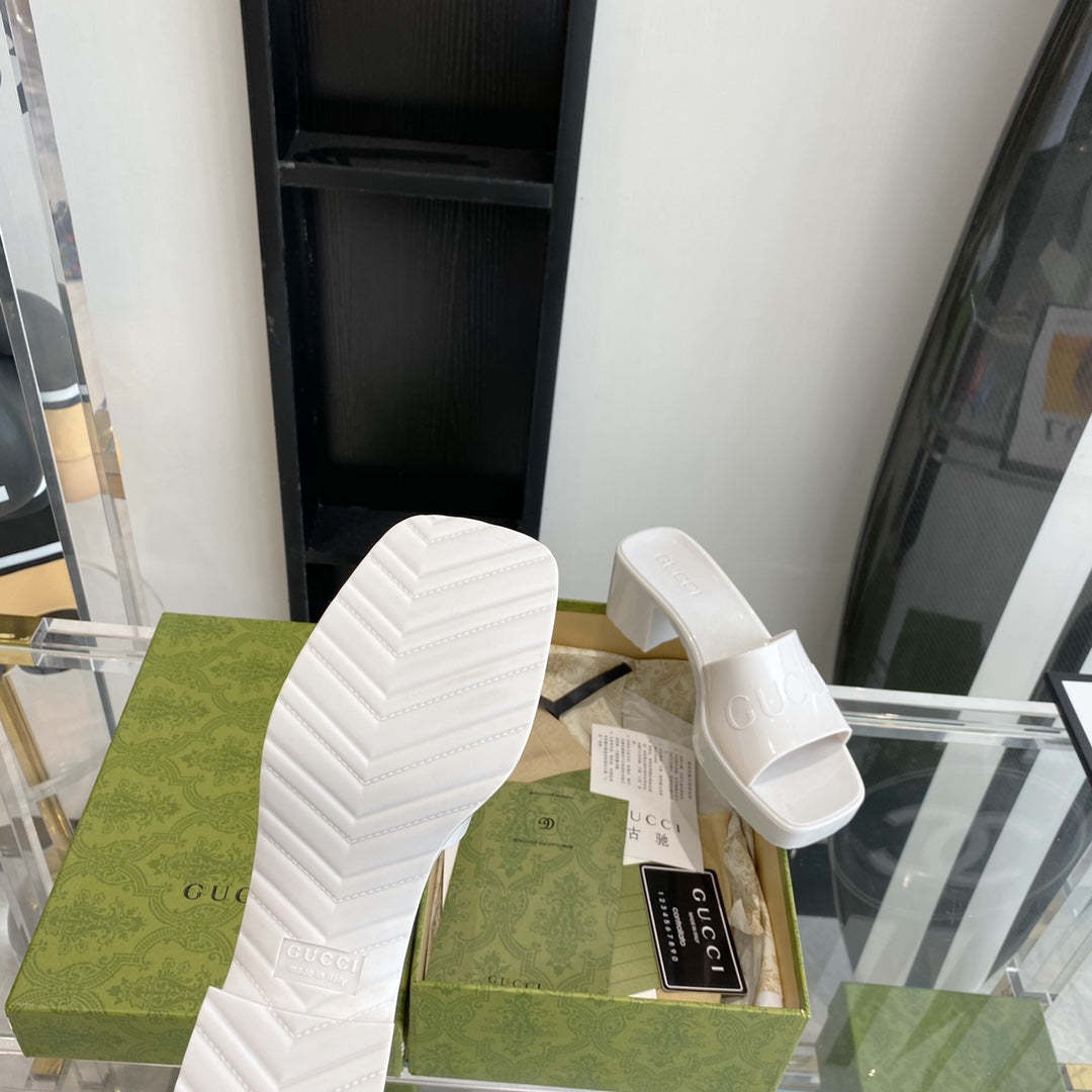 SANDAL GG WOMEN'S RUBBER SLIDE SANDAL WHITE 624730 J8700 9022