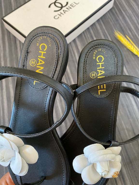 SANDAL CHL JELLY WHITE RUBBER CAMELLIA CC LOGO SANDALS BLACK