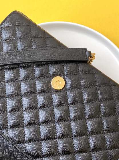 YSL ENVELOPE MEDIUM CHAIN BAG IN SUPPLE MATELASSÉ LEATHER BLACK GOLD 24CM 6001850O7S11000