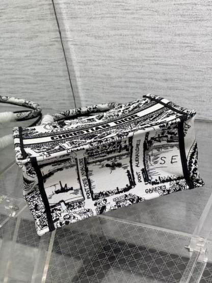 DIR MEDIUM BOOK TOTE WHITE AND BLACK PLAN DE PARIS EMBROIDERY 36CM