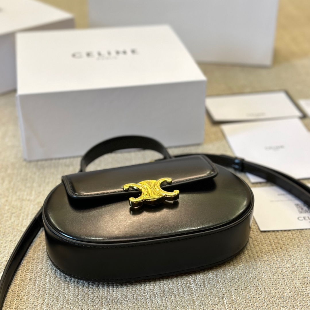 CE BESACE CLEA SQUARE FLAP BAG IN SHINY CALFSKIN BLACK 20CM