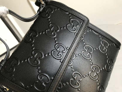 gg Embossed Messenger Bag Black gg Embossed For Men 8.1in/20.5cm gg 625782 1W3AN 1000465