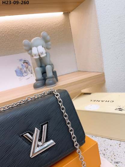 LUV TWIST MM BAG BLACK 23CM M21110