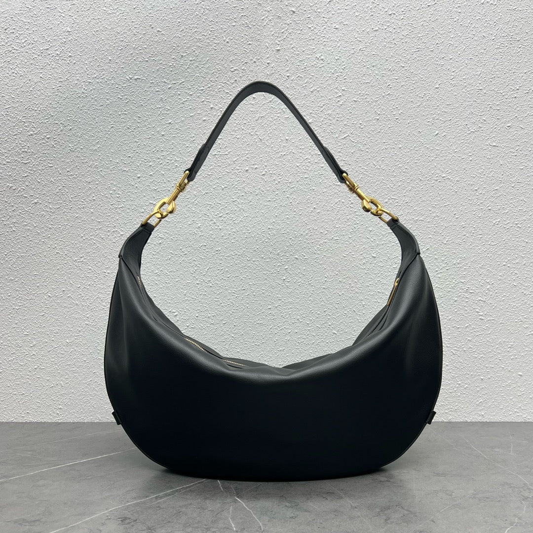 CE Medium Leandre Bag In Supple Black For Women 14in/35cm 197263DV7.38NO