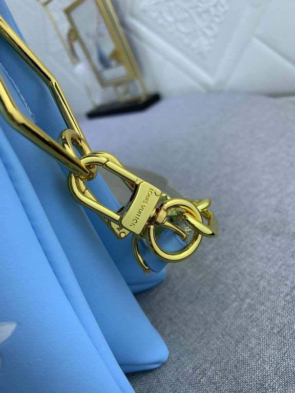 LUV COUSSIN PM LIGHT BLUE 26CM