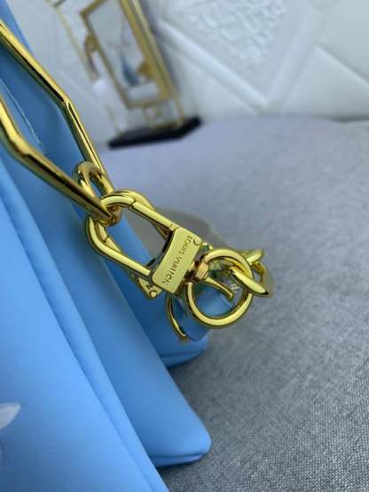 LUV COUSSIN PM LIGHT BLUE 26CM