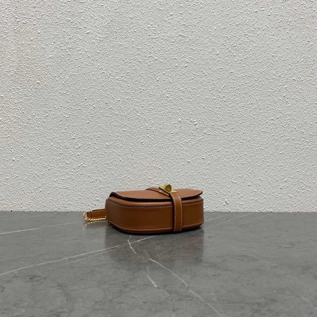 CE Small 16 Wallet On Chain Tan For Women 6in/14cm 10G453CQ7.04LU