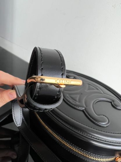 CE CROSSBODY OVAL PURSE CUIR TRIOMPHE IN SMOOTH CALFSKIN BLACK 10I703DPQ38NO