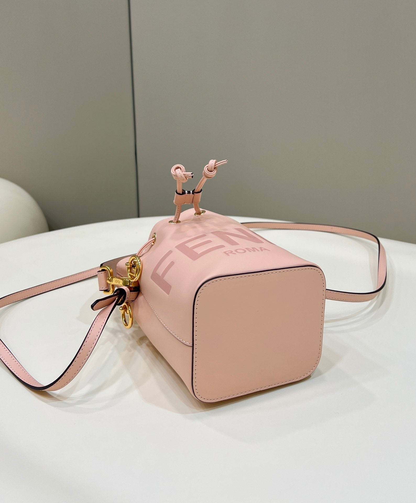 FI Mon Tresor Pale Pink For Women, Women’s Handbags, Shoulder And Crossbody Bags 7.1in/18cm FF 8BS010AC9LF14N1