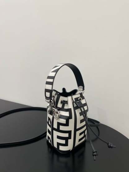 FD MON TRESOR BUCKET BAG BLACK WHITE 18CM