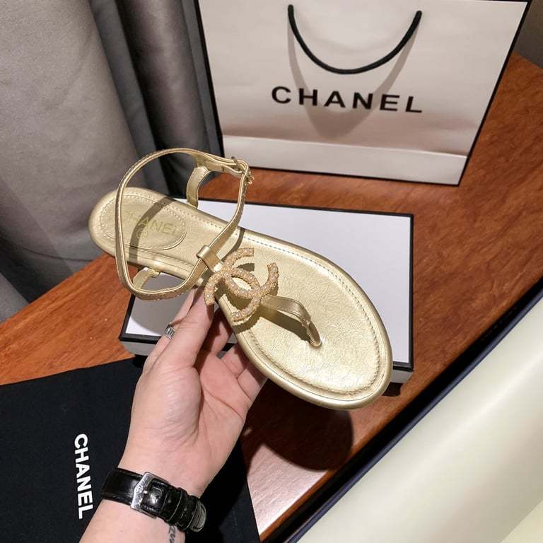 CHL GOLD PEARL CC LOGO GOLDEN THONG SANDALS