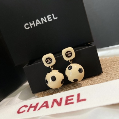 CC BALL BEIGE EARRINGS
