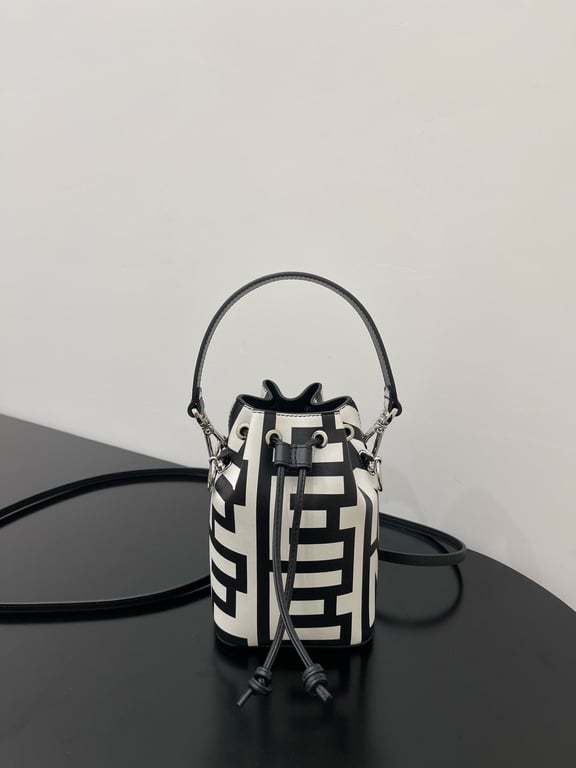 FD MON TRESOR BUCKET BAG BLACK WHITE 18CM