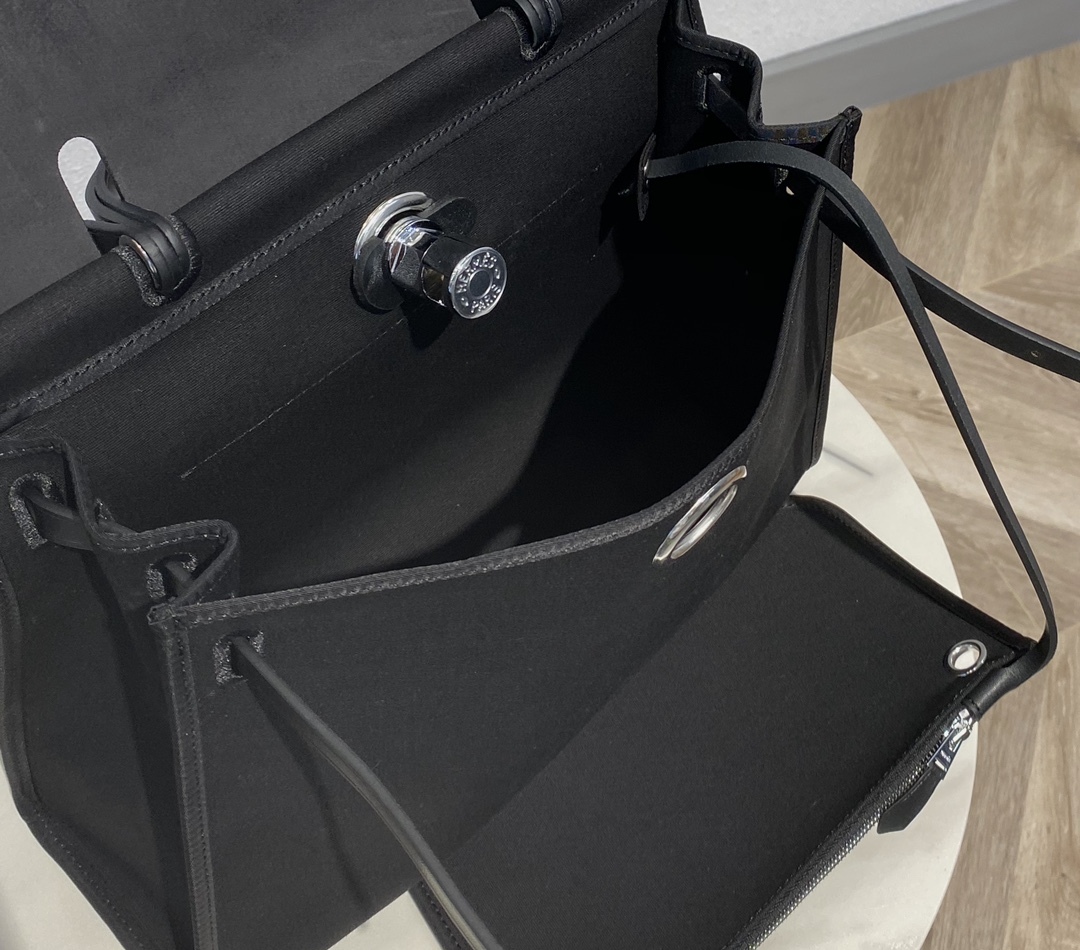 HM HERBAG ZIP 31 BAG PALLADIUM HARDWARE BLACK 31CM