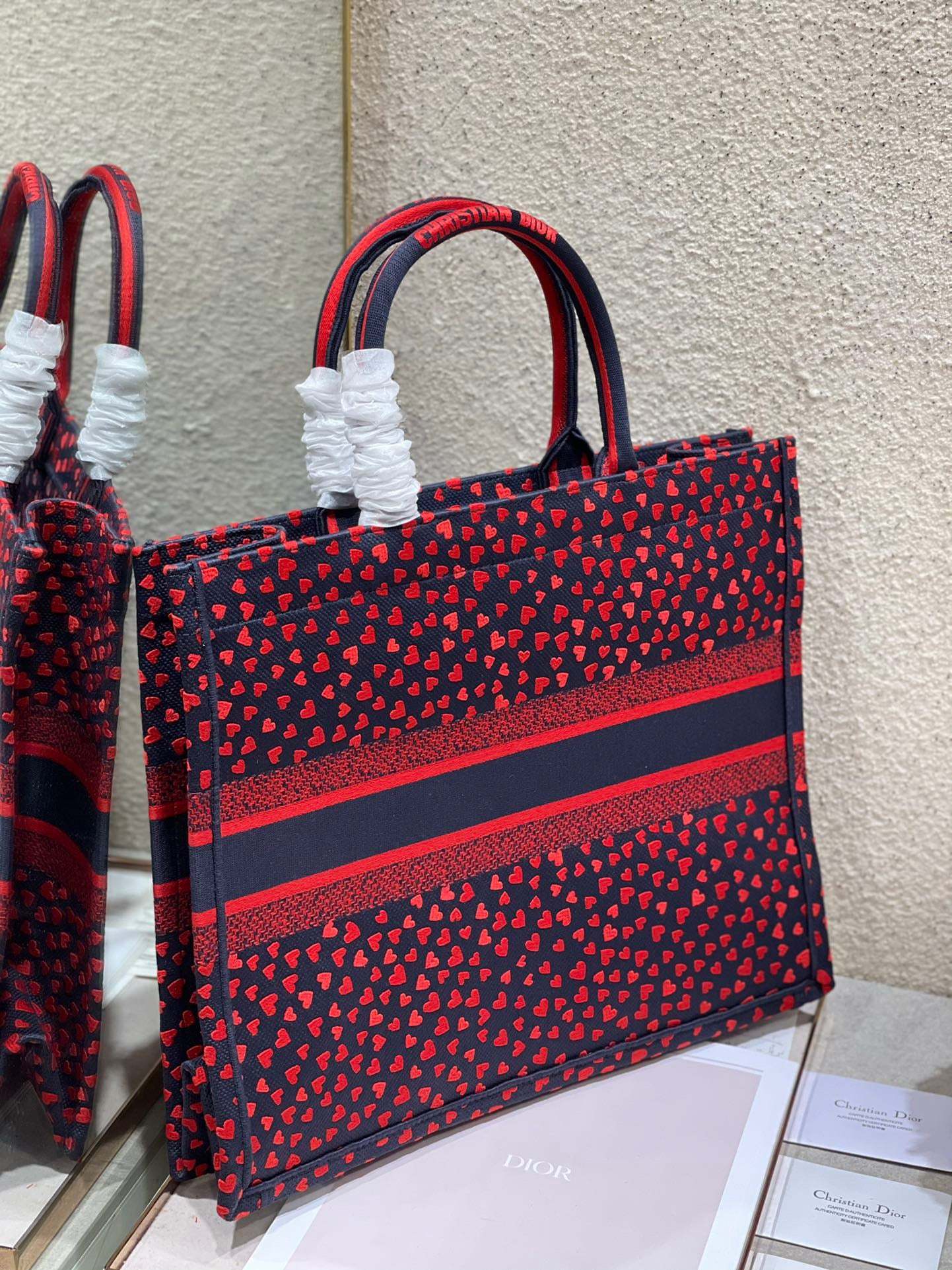 DI Large Book Tote Crimson Multicolor, For Women, Women’s Handbags 16.5in/42cm CD