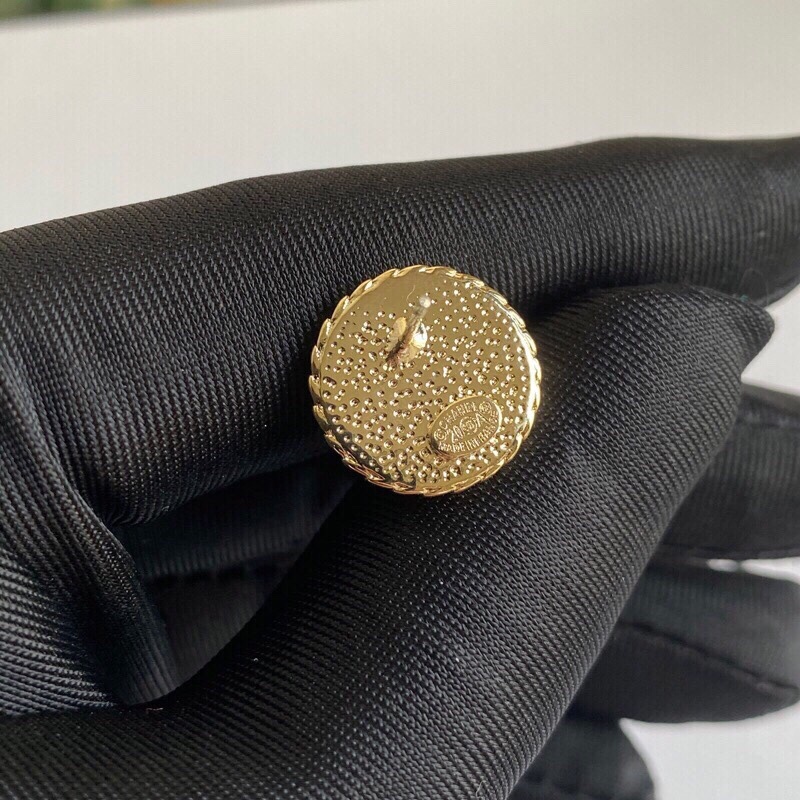 CC BUTTON EARRINGS