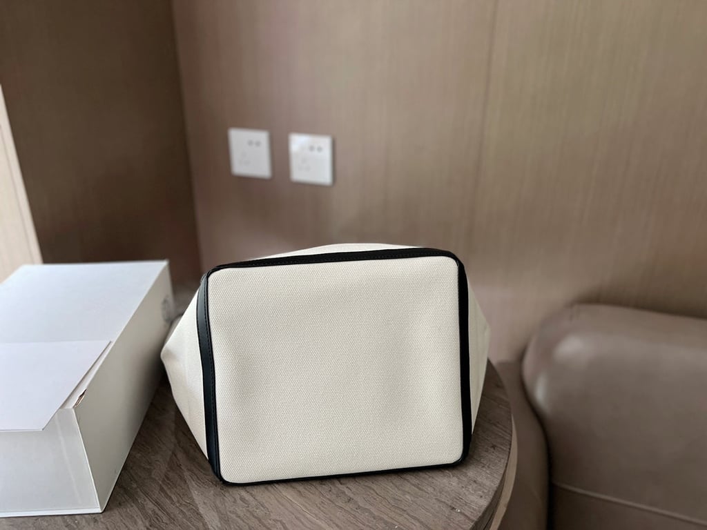 CE LARGE SQUARE IN TEXTILE WITH PRINT AND CALFSKIN BLACK 48CM