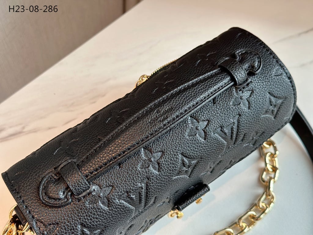 LUV POCHETTE METIS EAST WEST BAG BLACK 21CM M46595