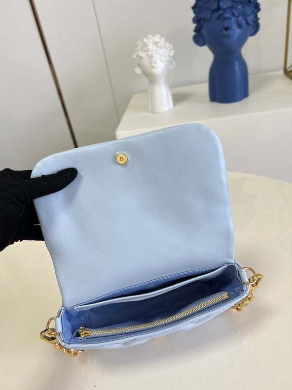 LUV WALLET ON STRAP BUBBLEGRAM BLUE